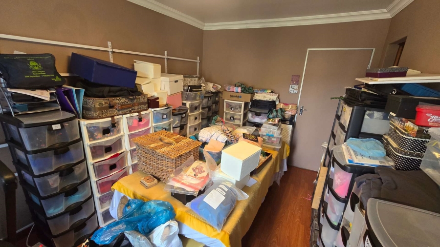 6 Bedroom Property for Sale in Protea Heights Western Cape